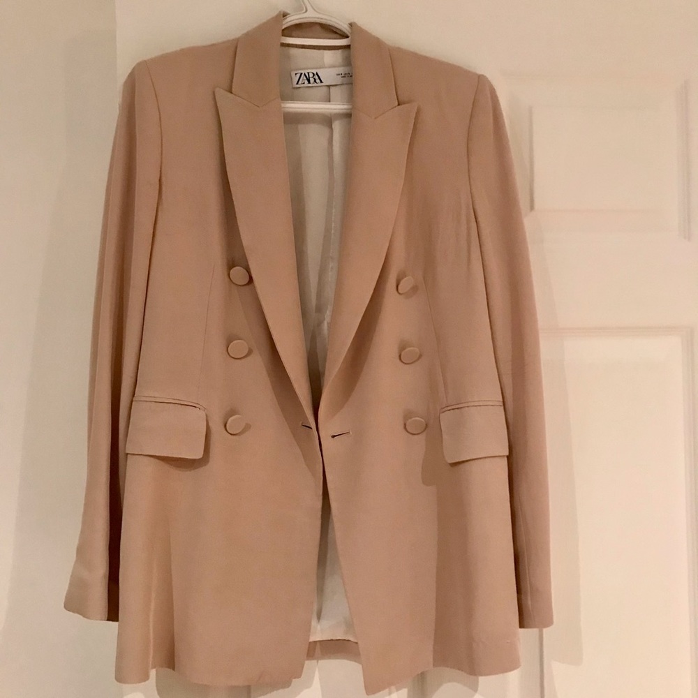 AS NEW Zara cream blazer